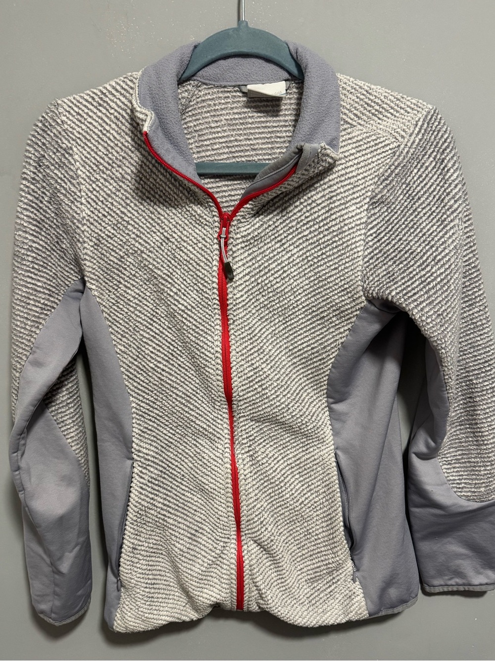 Columbia- Women’s Zip-up Jacket. Stripped Grey with Red Zipper. Size M
